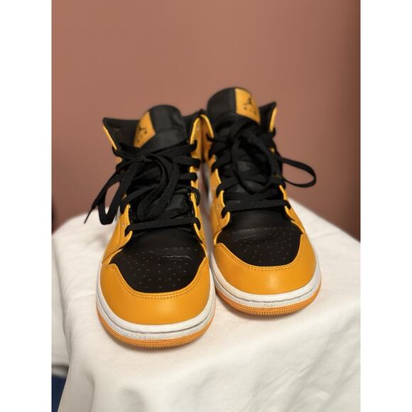 Jordan 1 Mid Taxi 2022 Size 10.5